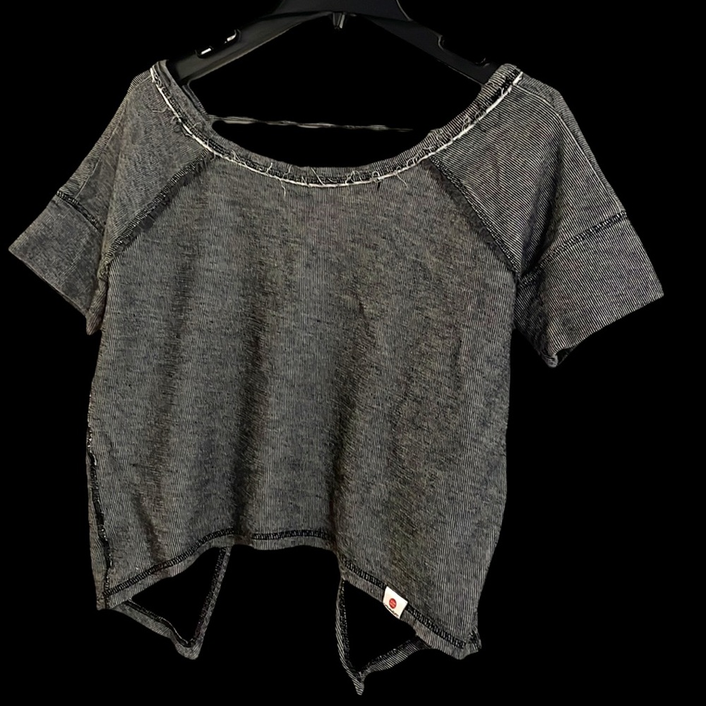 Vimmia Y2K crop open back short sleeve top